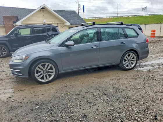 2018 Volkswagen Golf SportWagen S