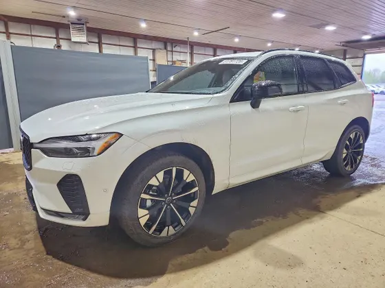 2026 Volvo XC60 Plus