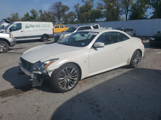 2015 INFINITI Q60 Convertible