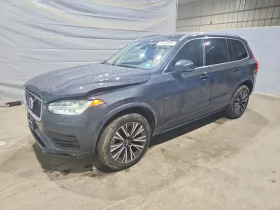 2022 Volvo XC90 Momentum