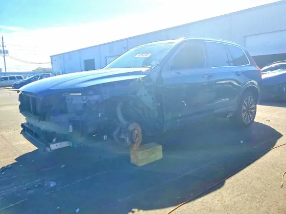 2021 Volvo XC90 Momentum