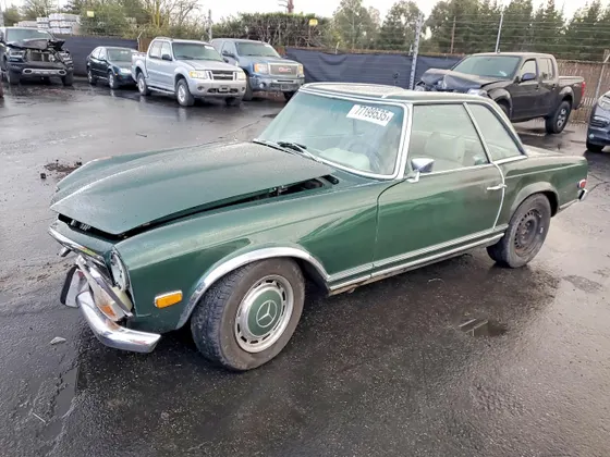 1971 Mercedes-Benz 200 200 SERIES