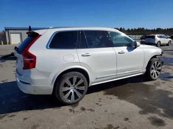 2025 Volvo XC90 Plug-In Hybrid Plus