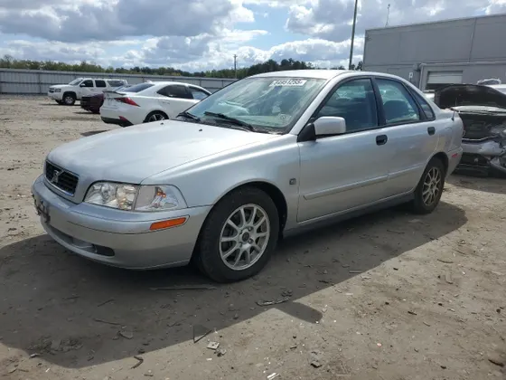 2003 Volvo S40 1.9T
