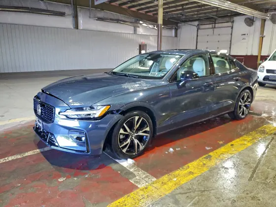 2025 Volvo S60 Plus