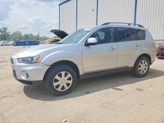 2013 Mitsubishi Outlander ES