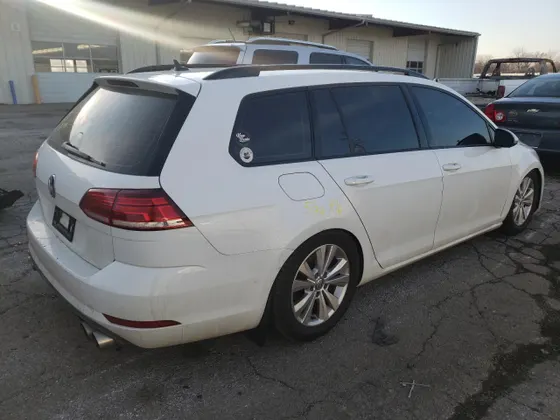2019 Volkswagen Golf SportWagen S