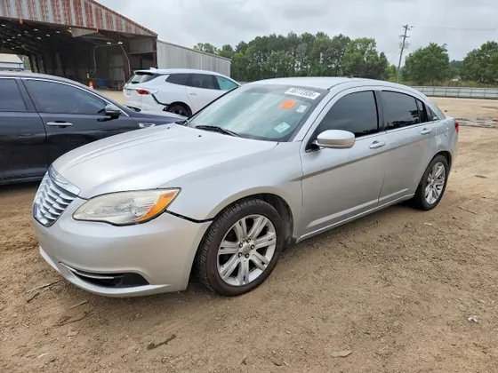 2012 Chrysler 200 Touring