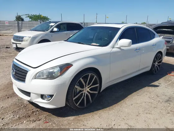2011 INFINITI M56