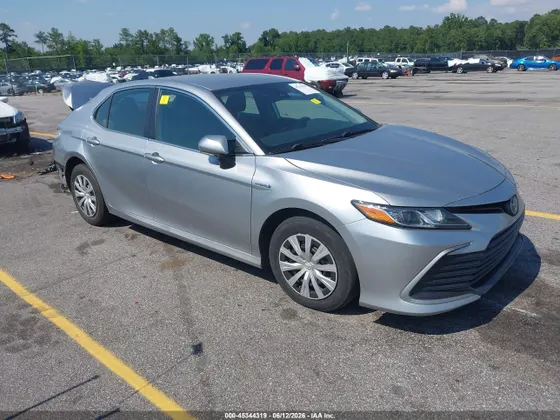 2021 Toyota Camry Hybrid LE