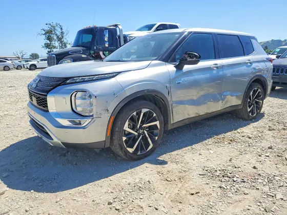 2023 Mitsubishi Outlander PHEV SE