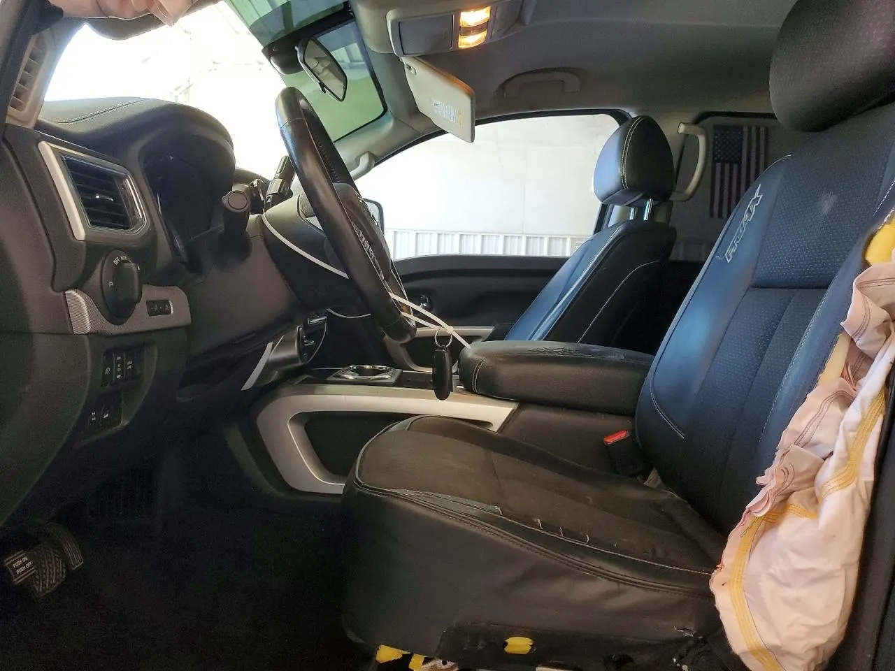 2017 Nissan Titan SV