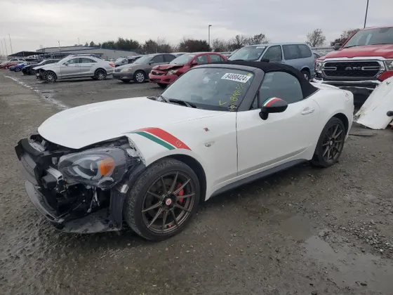 2020 FIAT 124 Spider Abarth