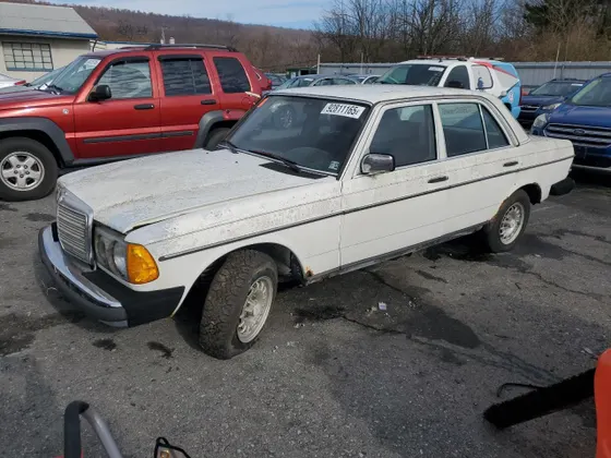1983 Mercedes-Benz 300 Series 300D-T
