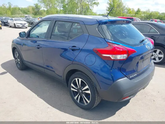2019 Nissan Kicks SR