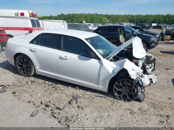 2019 Chrysler 300 Touring