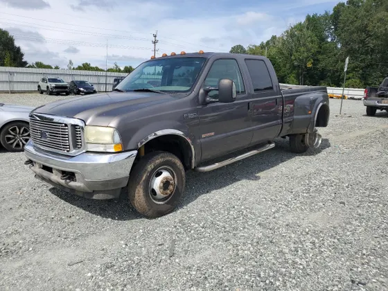 2003 Ford Super Duty F-350 DRW XL