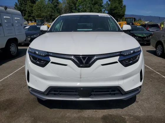 2025 VinFast VF 8 Eco