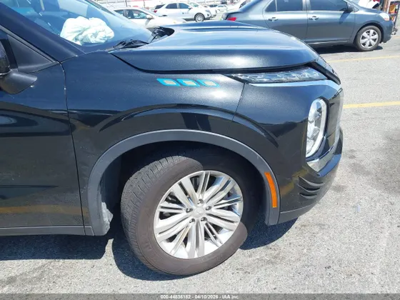 2022 Mitsubishi Outlander ES