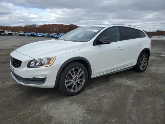 2015 Volvo V60 Cross Country T5