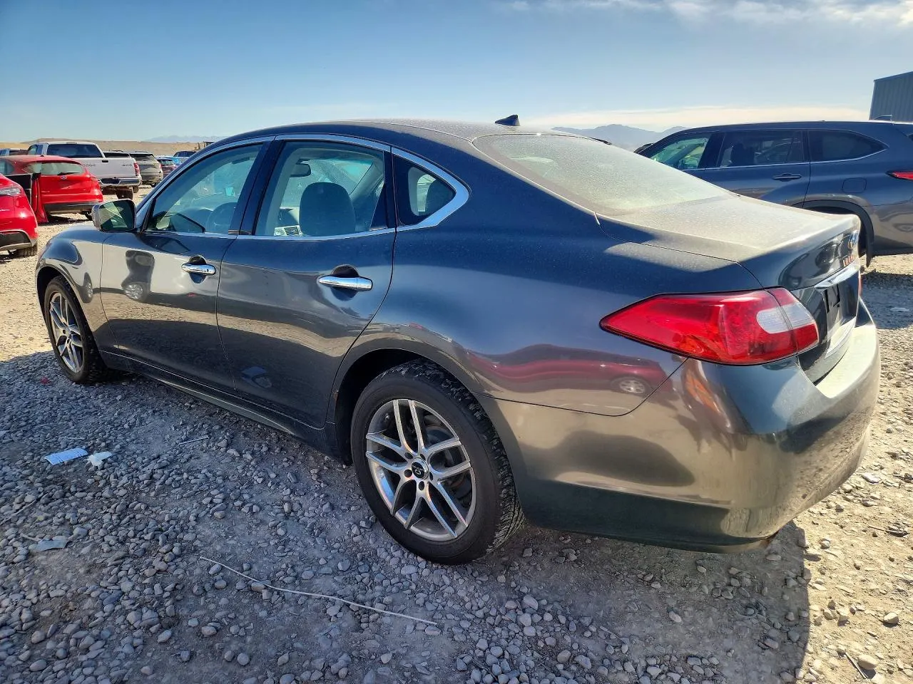 2011 INFINITI M56