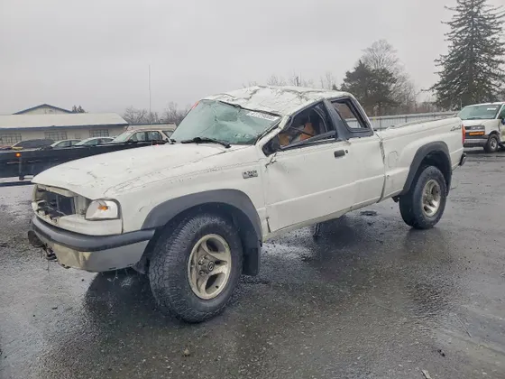 2002 Mazda B-Series 4WD Truck SE