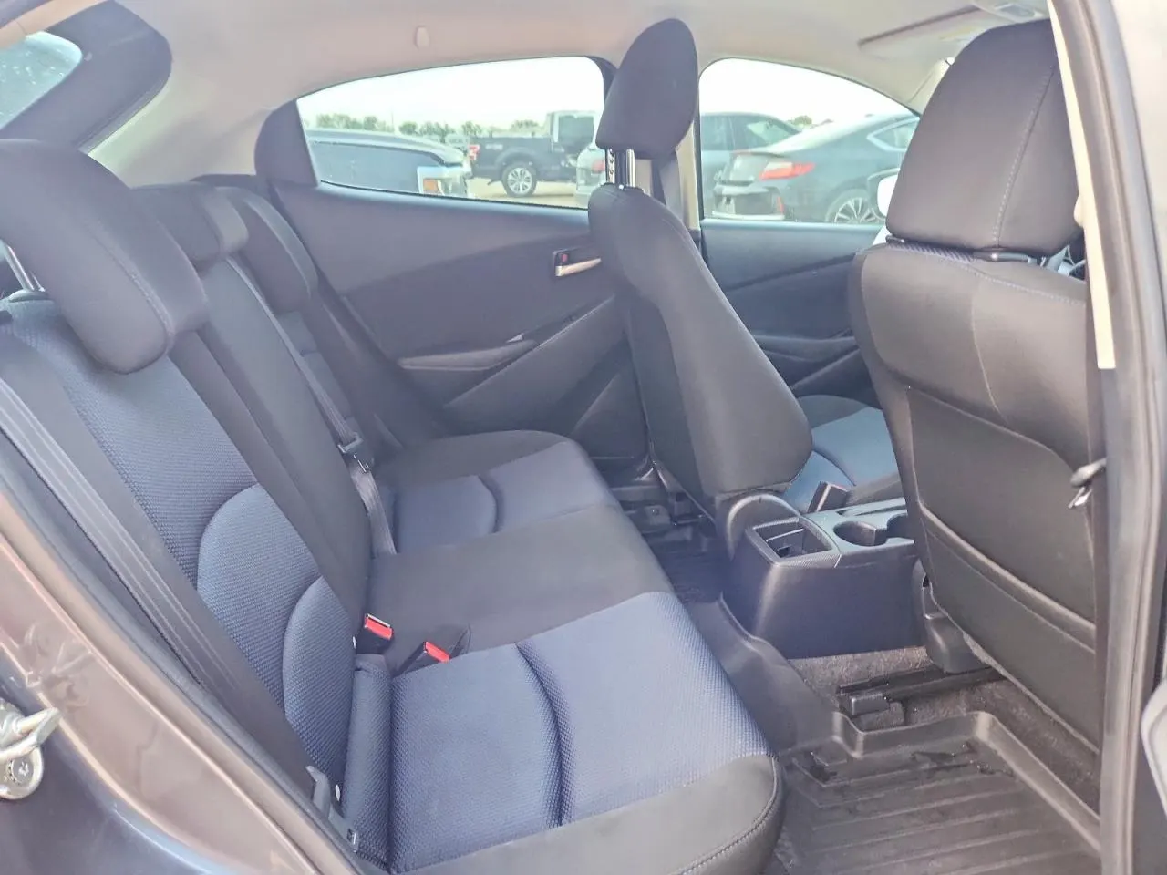 2020 Toyota Yaris Hatchback LE