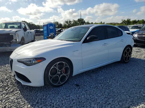 2023 Alfa Romeo Giulia Veloce
