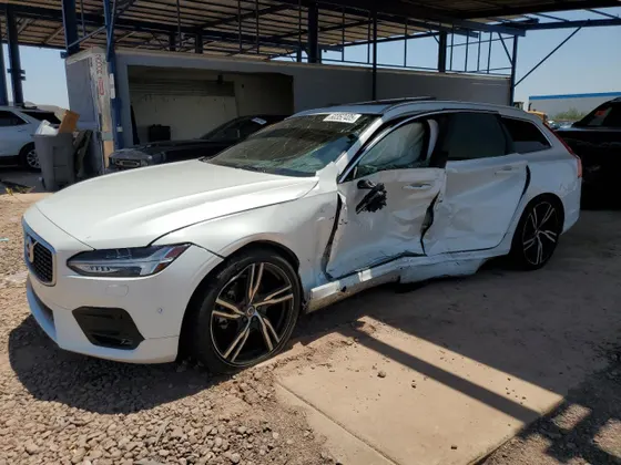 2019 Volvo V90 R-Design