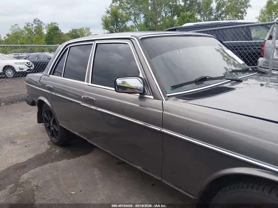 1983 Mercedes-Benz 300 Series 300D-T
