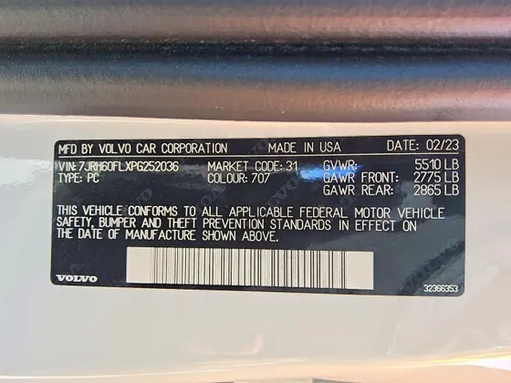 2023 Volvo S60 Recharge Plug-In Hybrid Plus Dark Theme