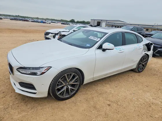 2017 Volvo S90 Momentum