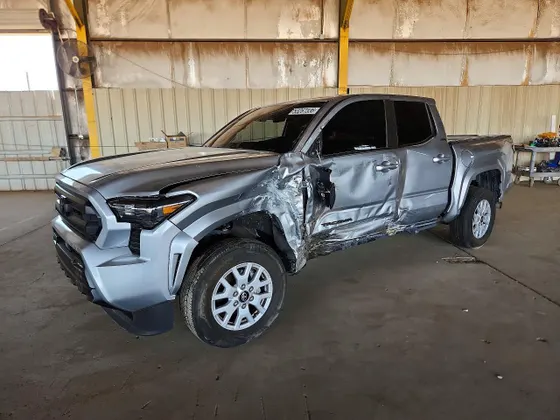 2025 Toyota Tacoma 4WD SR5