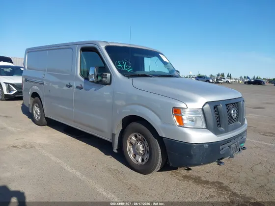 2016 Nissan NV SV