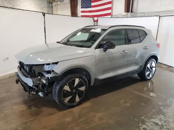 2025 Volvo EX40 Core