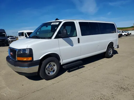 2025 GMC Savana Passenger LT
