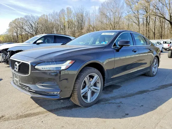 2018 Volvo S90 Momentum
