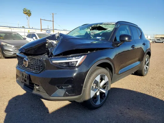 2026 Volvo XC40 Plus
