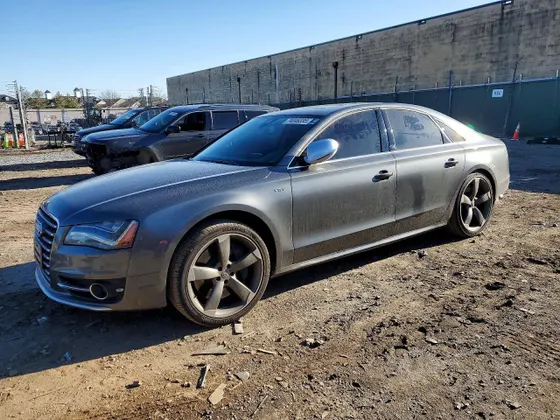 2013 Audi S8
