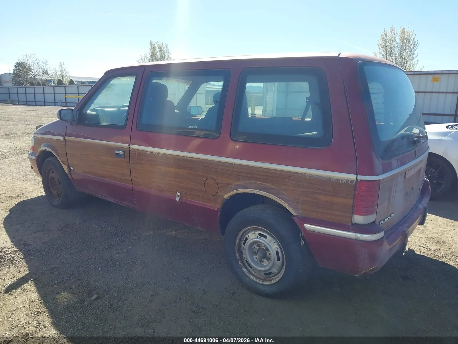 1991 Plymouth Voyager LE