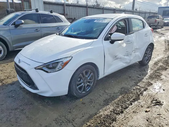 2020 Toyota Yaris Hatchback LE