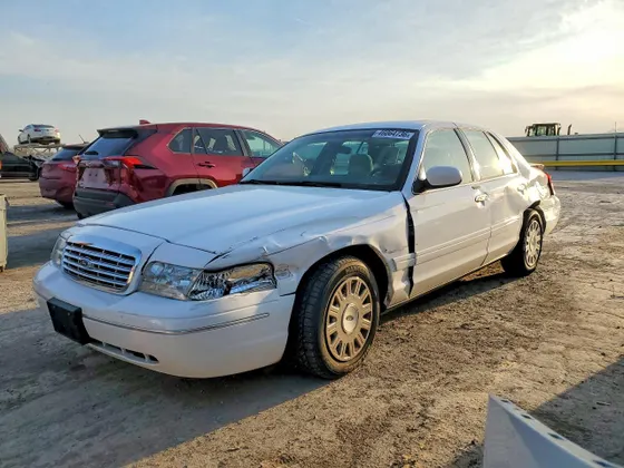 2003 Ford Crown Victoria Standard