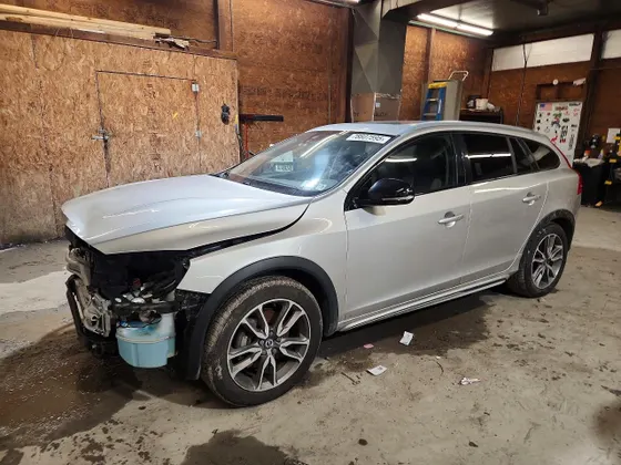 2018 Volvo V60 Cross Country