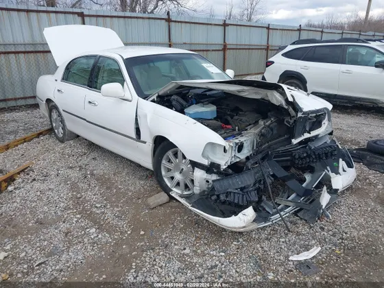 2010 Lincoln Town Car Signature Limited
