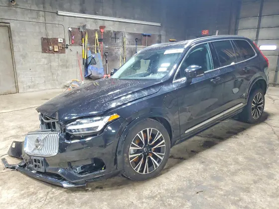 2025 Volvo XC90 Plug-In Hybrid Plus