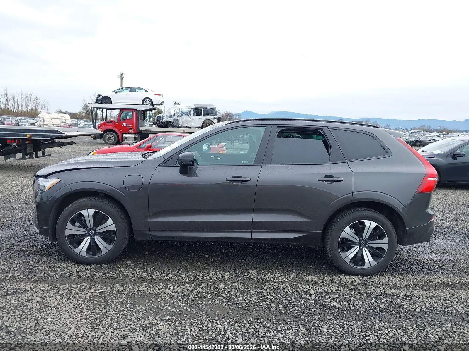 2025 Volvo XC60 Plug-In Hybrid Core
