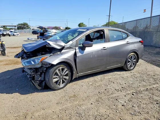 2020 Nissan Versa SV