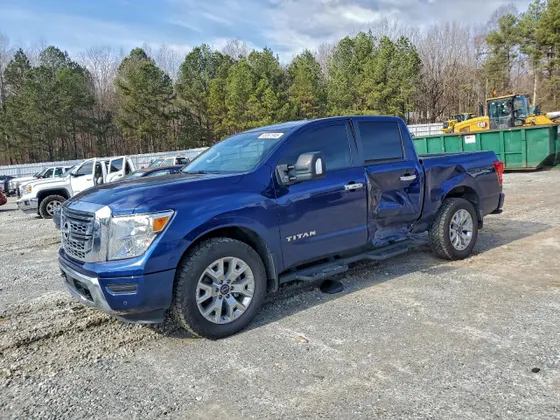 2024 Nissan Titan SV