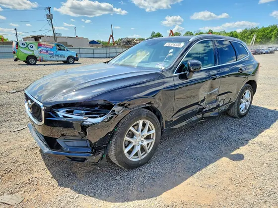 2022 Volvo XC60 Momentum