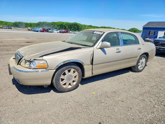 2007 Lincoln Town Car Signature Limited